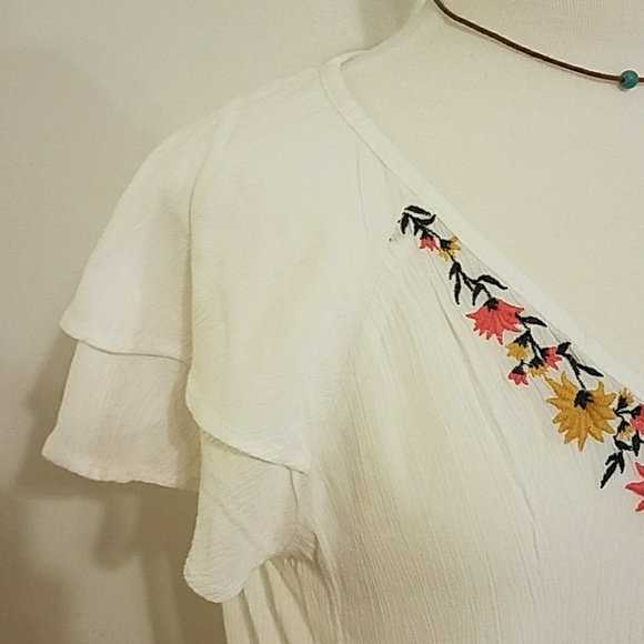 NWT Off White Embroider Floral Design Top - Picture 4 of 6